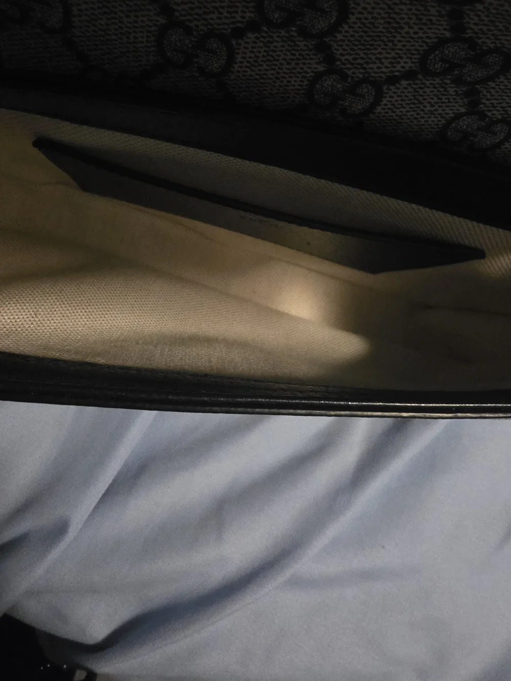 Gucci Beige GG Supreme Shoulder Bag with Navy Logo - Picture 5 of 7
